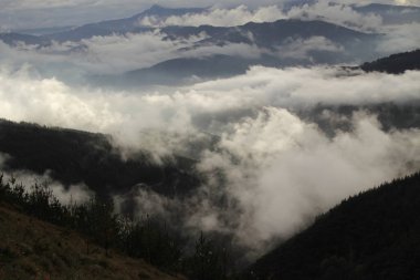 Bask ülkesinin dağlarındaki manzara
