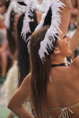 Güney Denizleri Halk Festivali 'nde dans ediyor