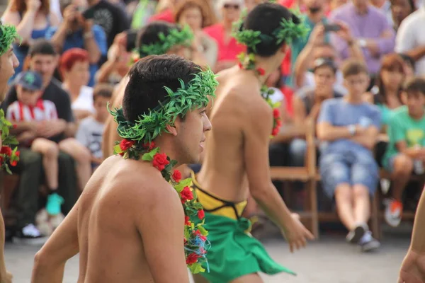 South Seas Dans Een Straat Volk Festival — Stockfoto