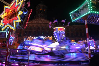 Lunaparktaki dönme dolap.