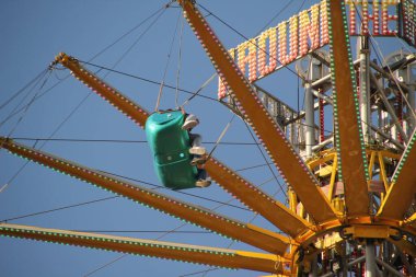 Lunaparktaki dönme dolap.
