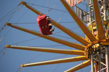 Lunaparktaki dönme dolap.