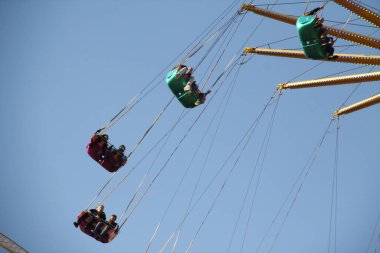 Lunaparktaki dönme dolap.