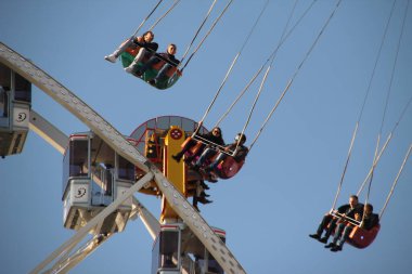 Lunaparktaki dönme dolap.