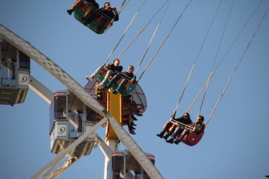 Lunaparktaki dönme dolap.