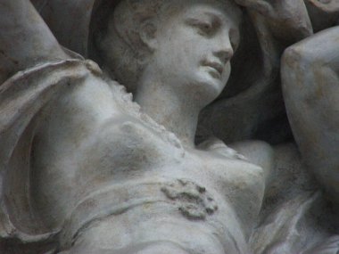 Bilbao şehir merkezinde heykel