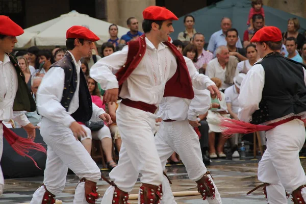 축제에서 열리는 전통적 바스크 — 스톡 사진