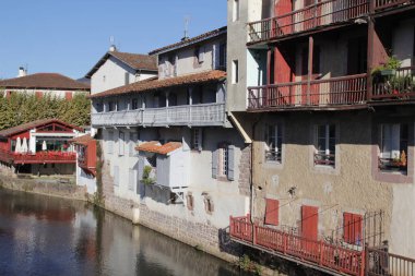 Fransa 'nın güneyindeki tipik Bask evi.