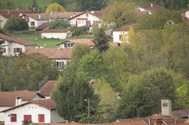 Fransa 'nın güneyindeki tipik Bask evi.