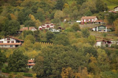 Fransa 'nın güneyindeki tipik Bask evi.