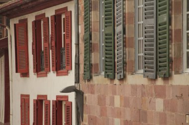 Fransa 'nın güneyindeki tipik Bask evi.