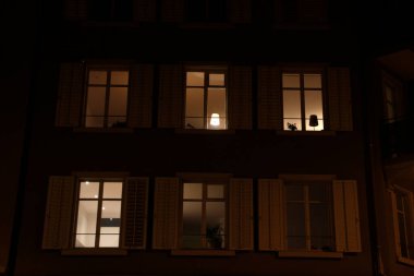 Zürih şehir merkezinde bir bina.