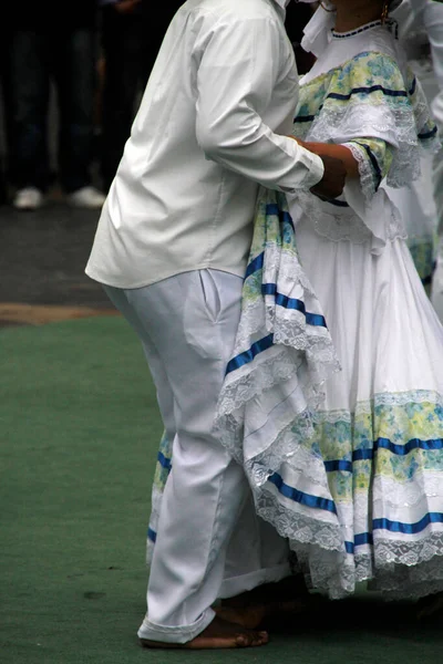 Kolumbijský Lidový Tanec Pouličním Festivalu — Stock fotografie