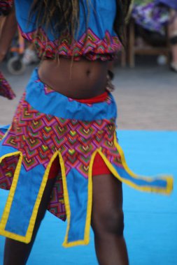 Kenya 'dan bir sokak festivalinde halk dansı