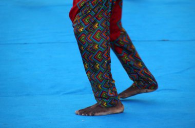 Kenya 'dan bir sokak festivalinde halk dansı