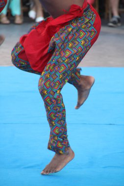Kenya 'dan bir sokak festivalinde halk dansı