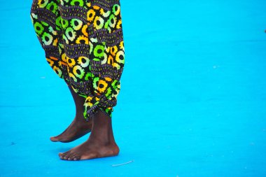 Kenya 'dan bir sokak festivalinde halk dansı