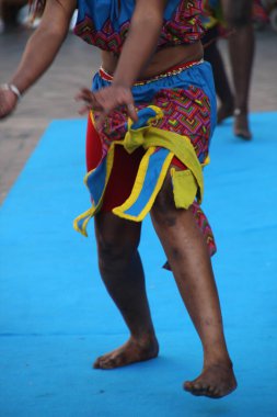 Kenya 'dan bir sokak festivalinde halk dansı