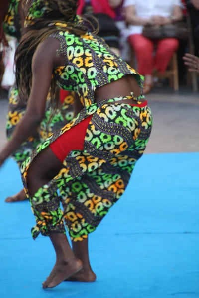 肯尼亚的民间舞蹈 在街头表演 — 图库照片