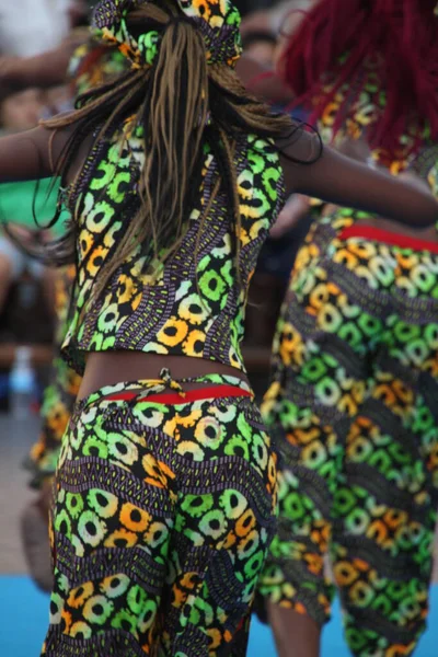 肯尼亚的民间舞蹈 在街头表演 — 图库照片