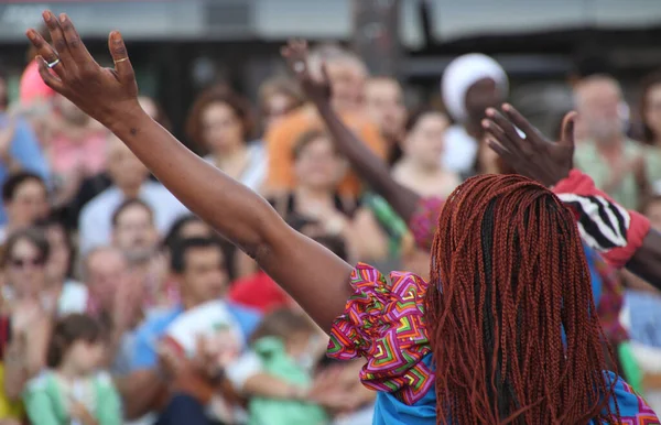 Néptánc Kenyából Egy Utcai Fesztiválon — Stock Fotó