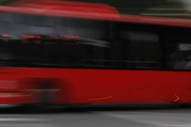 Şehir yolunda trafik vardı.