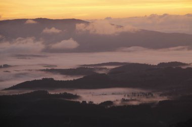 Dağlarda gün batımı