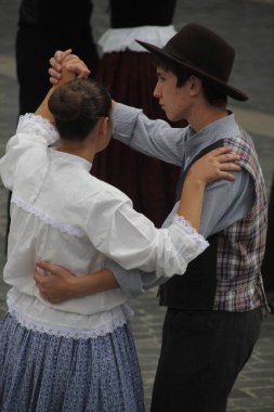 Bilbao caddesinde Portekiz dans festivali