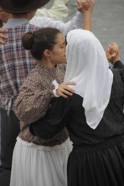 Bilbao caddesinde Portekiz dans festivali