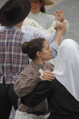 Bilbao caddesinde Portekiz dans festivali