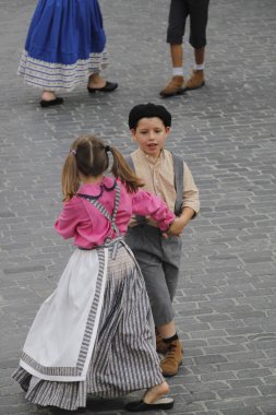Bilbao caddesinde Portekiz dans festivali