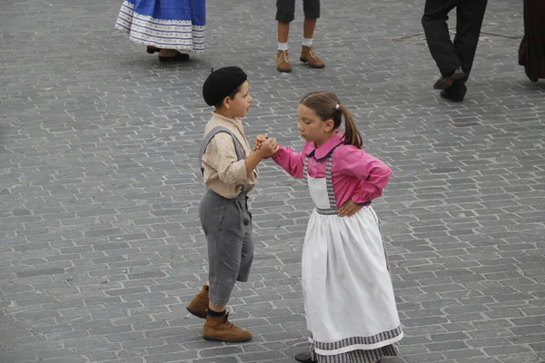 毕尔巴鄂大街上的葡萄牙舞蹈节 — 图库照片