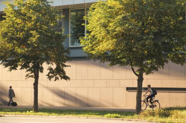 Kentsel bir ortamda bisiklet sürmek