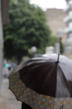 Şehirde yağmurlu bir gün