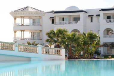 Tunus kıyısındaki turistik otel