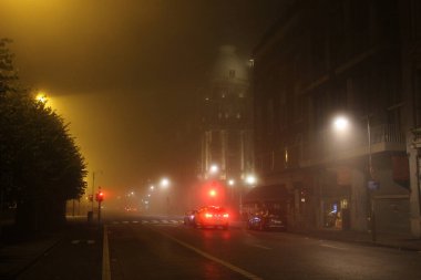 Geceleri eski Antwerp kasabası