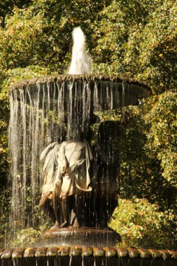 Şehir parkındaki çeşme