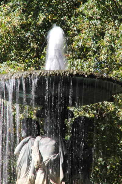 Fontaine Dans Parc Urbain — Photo