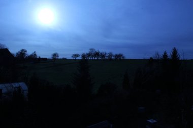 Geceleri Almanya 'nın iç kesimlerinde manzara