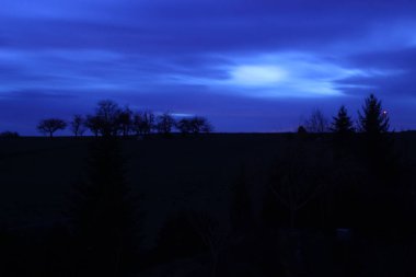 Geceleri Almanya 'nın iç kesimlerinde manzara