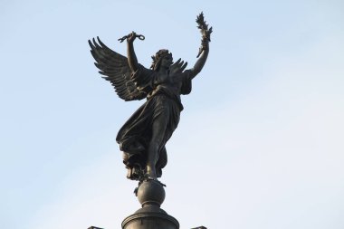 Bordeaux şehir merkezindeki anıt.