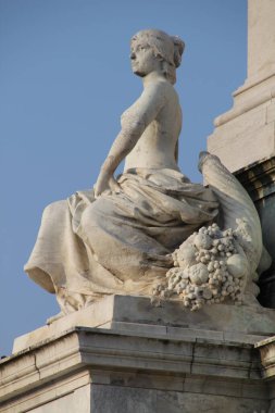 Bordeaux şehir merkezindeki anıt.