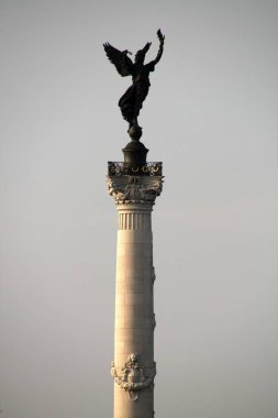 Bordeaux şehir merkezindeki anıt.