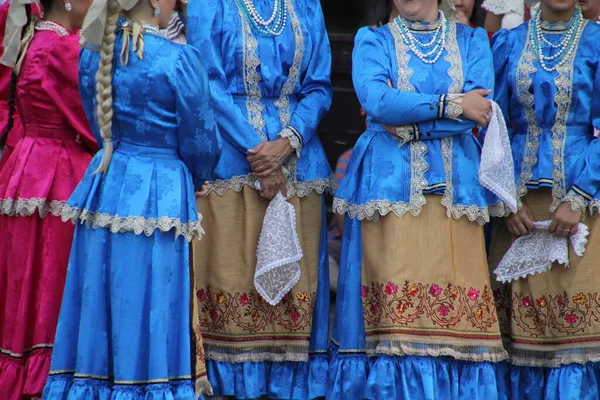 ストリートフェスティバルでのロシアの民俗舞踊展 — ストック写真