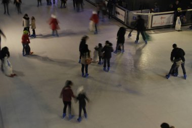 Bilbao caddesinde buz pateni