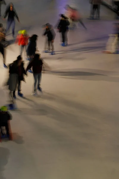 ビルバオの街でのアイススケート — ストック写真