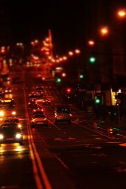 Şehir yolunda trafik vardı.