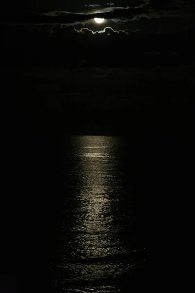 Blick Auf Den Mond Bei Nacht — Stockfoto