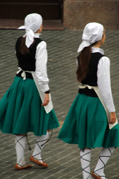 Παραδοσιακός Βασκικός Χορός Φεστιβάλ Δρόμου — Φωτογραφία Αρχείου