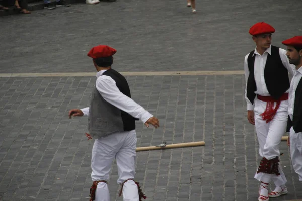 Bir Sokak Festivalinde Bask Halk Dansı Sergisi — Stok fotoğraf